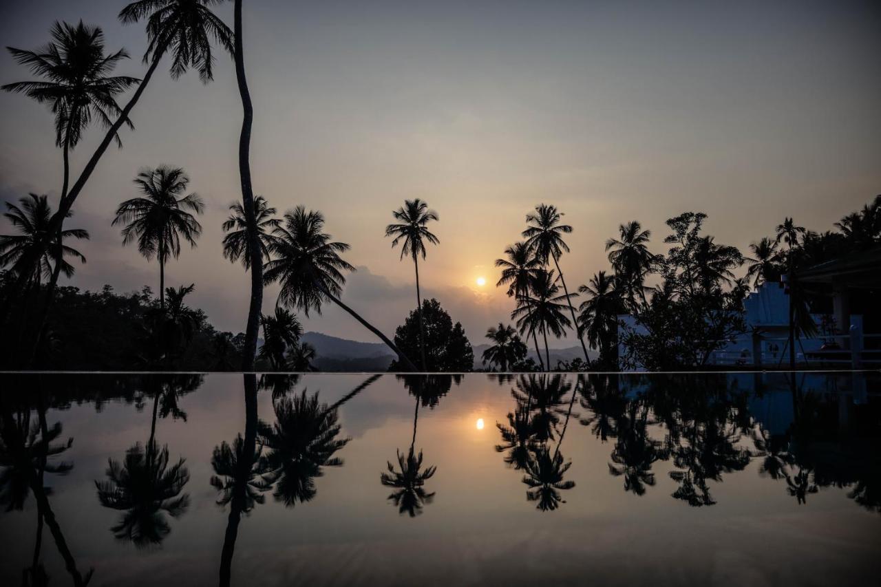 The Flame Tree Estate & Hotel 캔디 외부 사진